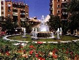 Plaza de la Constitución. Cuando tenía la fuente y circulaban los coches